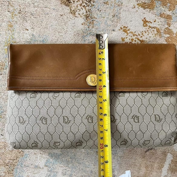 Dior honeycomb clutch - Picture 8 of 10